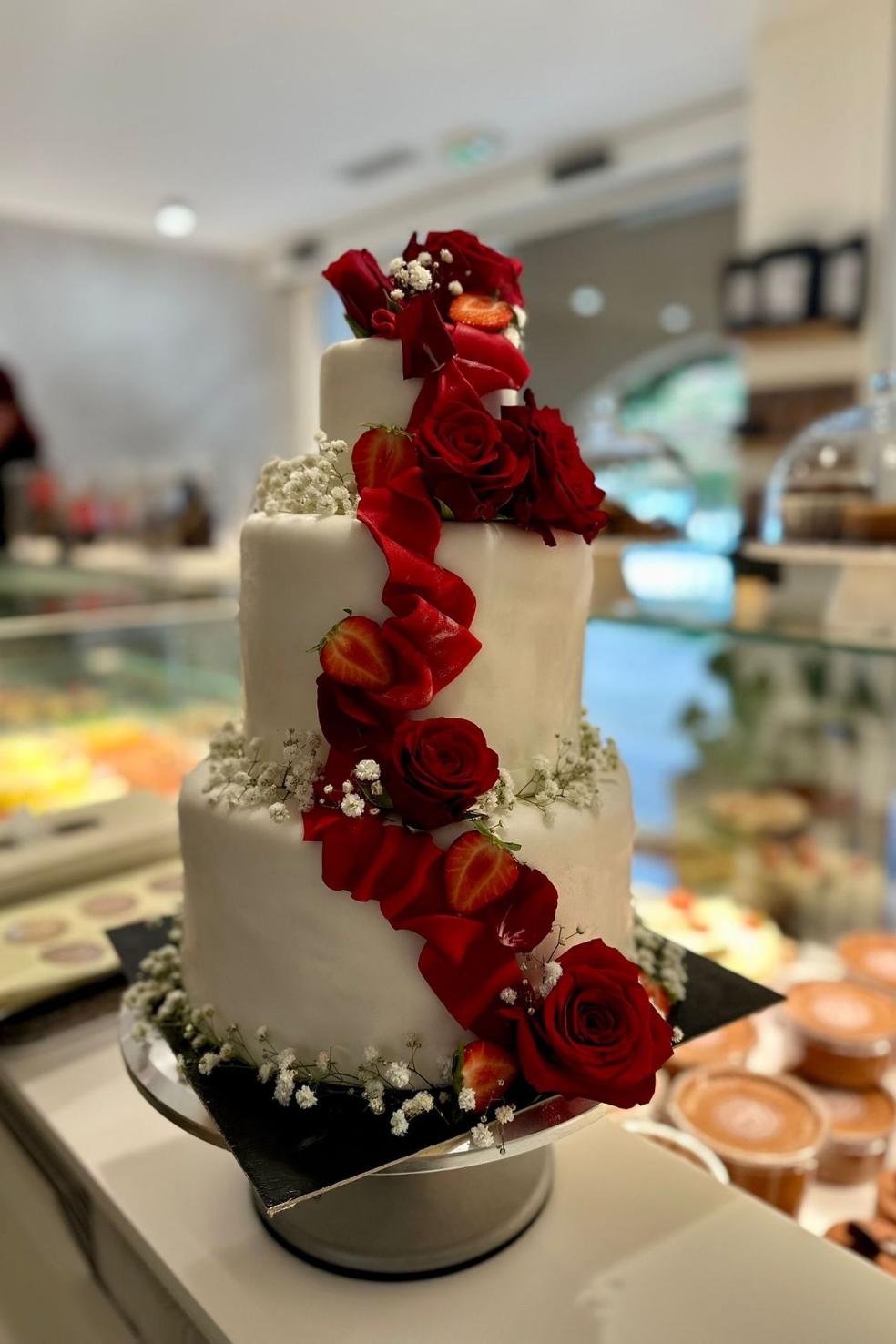 Weeding Cake Weeding Cake